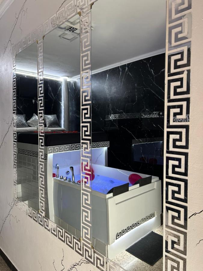 Roma Suite Idromassaggio Extérieur photo